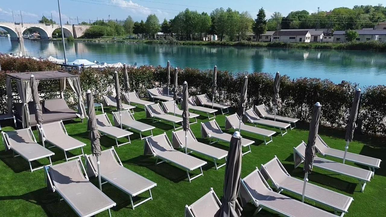 Aurora Aparthotel Peschiera del Garda Eksteriør bilde
