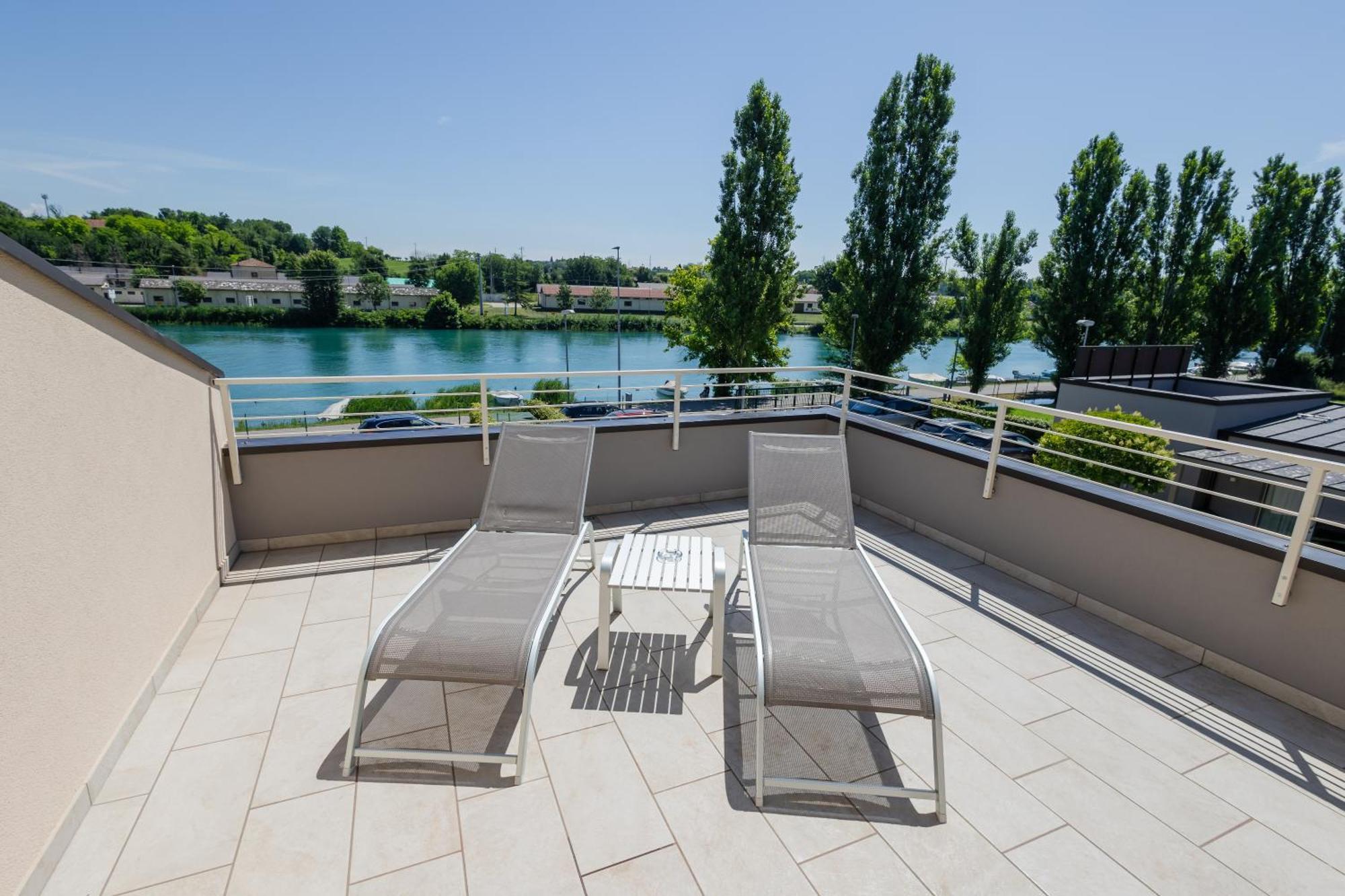 Aurora Aparthotel Peschiera del Garda Eksteriør bilde